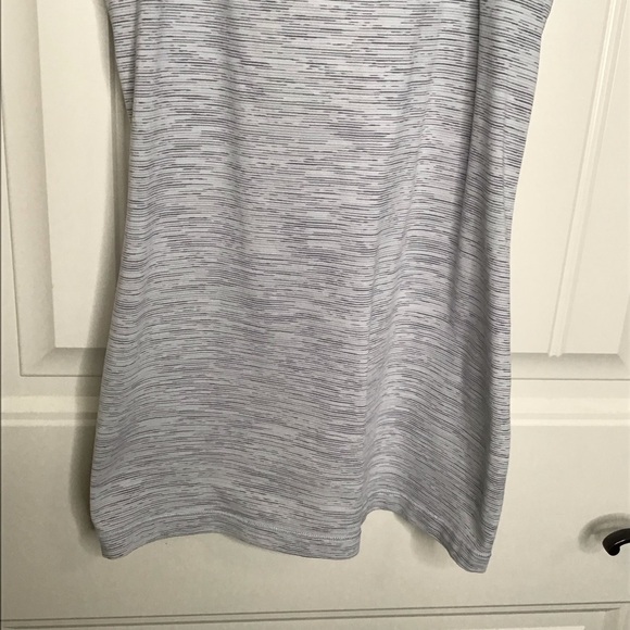 Lululemon Power Pose Tank in Wee Are From Space Nimbus Battleship Size 6. - Picture 5 of 8